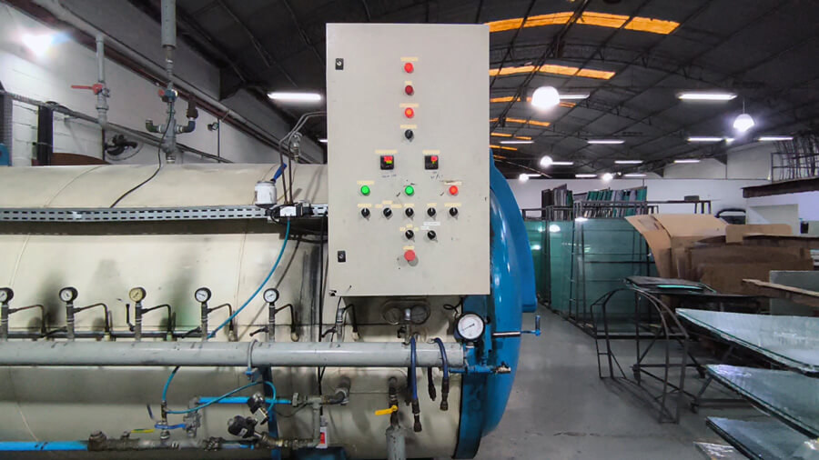 Fabricação de vidro blindado - Autoclave